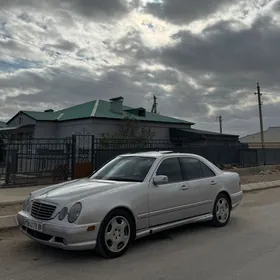Mercedes-Benz E320 2001