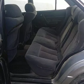 Mercedes-Benz 190E 1985