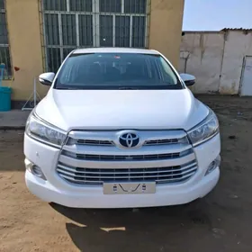 Toyota Innova 2021