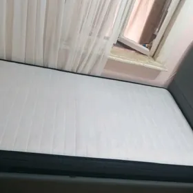 кровать с ортопедическим матра