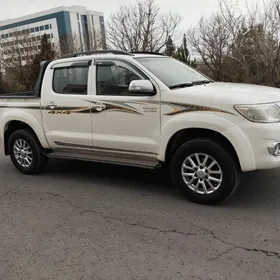 Toyota Hilux 2013