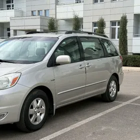 Toyota Sienna 2004