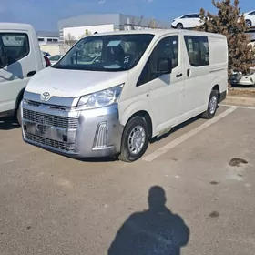 Toyota Hiace 2025