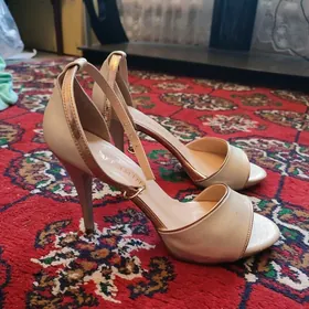 Женская обувь