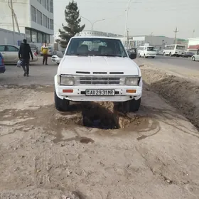 Nissan Pathfinder 1993