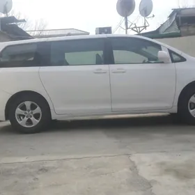 Toyota Sienna 2012
