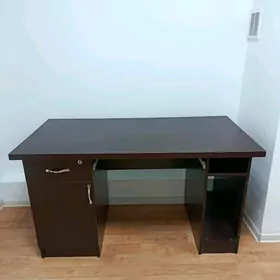 офисный стол