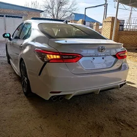 Toyota Camry 2021