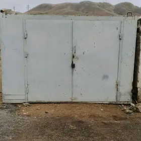 Железный гараж