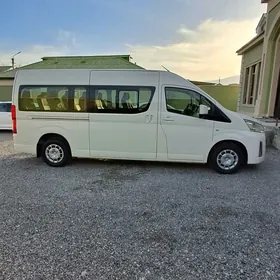 Toyota Hiace 2021