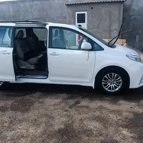 Toyota Sienna 2019