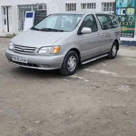 Toyota Sienna 2001
