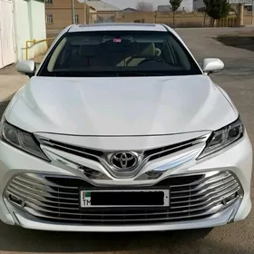 Toyota Camry 2019