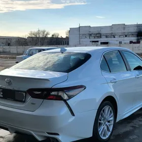 Toyota Camry 2021