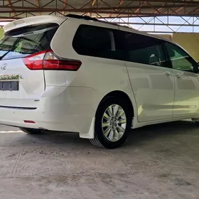 Toyota Sienna 2016