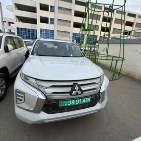 Mitsubishi Pajero 2020