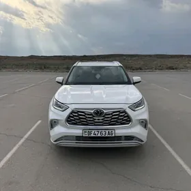 Toyota Highlander 2021