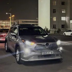 Toyota Highlander 2021