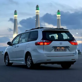Toyota Sienna 2019