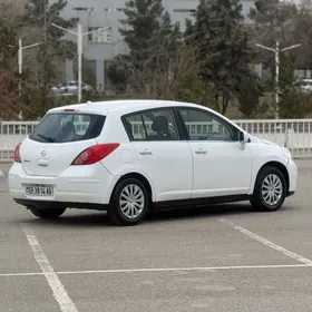 Nissan Versa 2012
