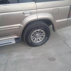 Mitsubishi Pajero 1991