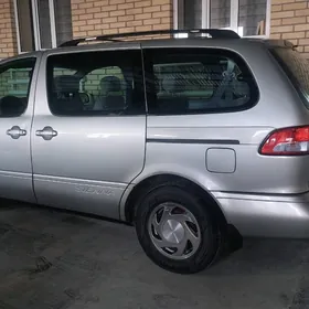 Toyota Sienna 2002