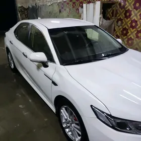 Toyota Camry Hybrid 2021