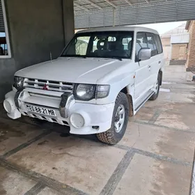 Mitsubishi Pajero 2000