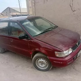 Mitsubishi Chariot 1991