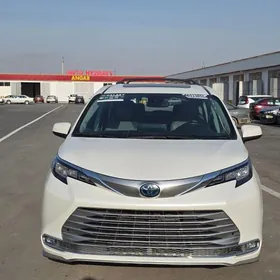 Toyota Sienna 2021