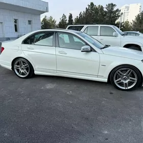 Mercedes-Benz C350 2012