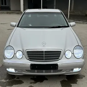 Mercedes-Benz E320 2001