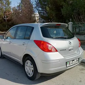 Nissan Versa 2010
