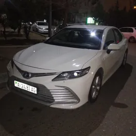 Toyota Camry Hybrid 2021