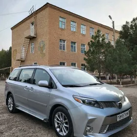 Toyota Sienna 2019