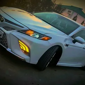 Toyota Camry 2019