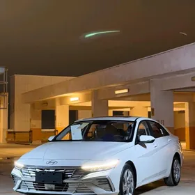Hyundai Elantra 2025