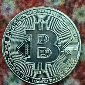 Сувенирная монета Биткоин