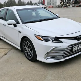 Toyota Camry 2021