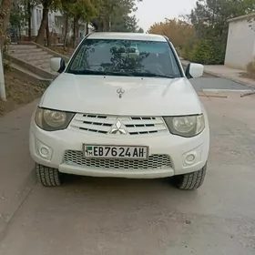 Mitsubishi L200 2012