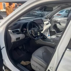 Toyota Highlander 2023