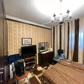 30 мкр 3 ком  4/2 этаж 67 кв²