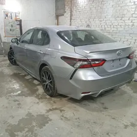 Toyota Camry 2021