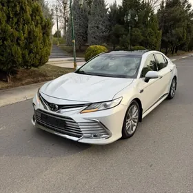 Toyota Camry 2021