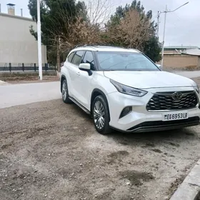 Toyota Highlander 2021