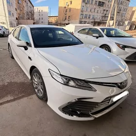 Toyota Camry 2020