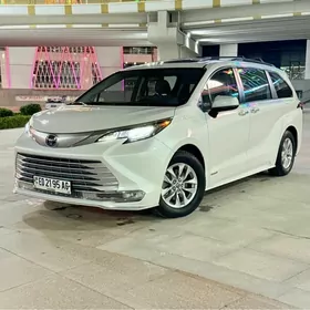 Toyota Sienna 2021