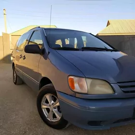 Toyota Sienna 2002