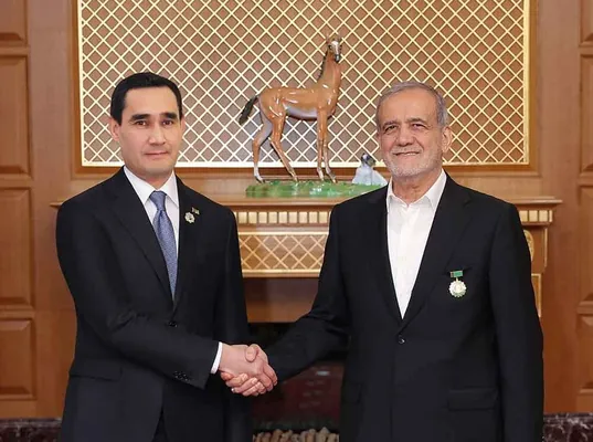 Сердар Бердымухамедов поздравил Иран с национальным праздником