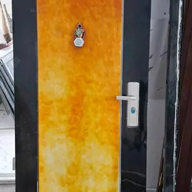 Дверь наружная металлическая